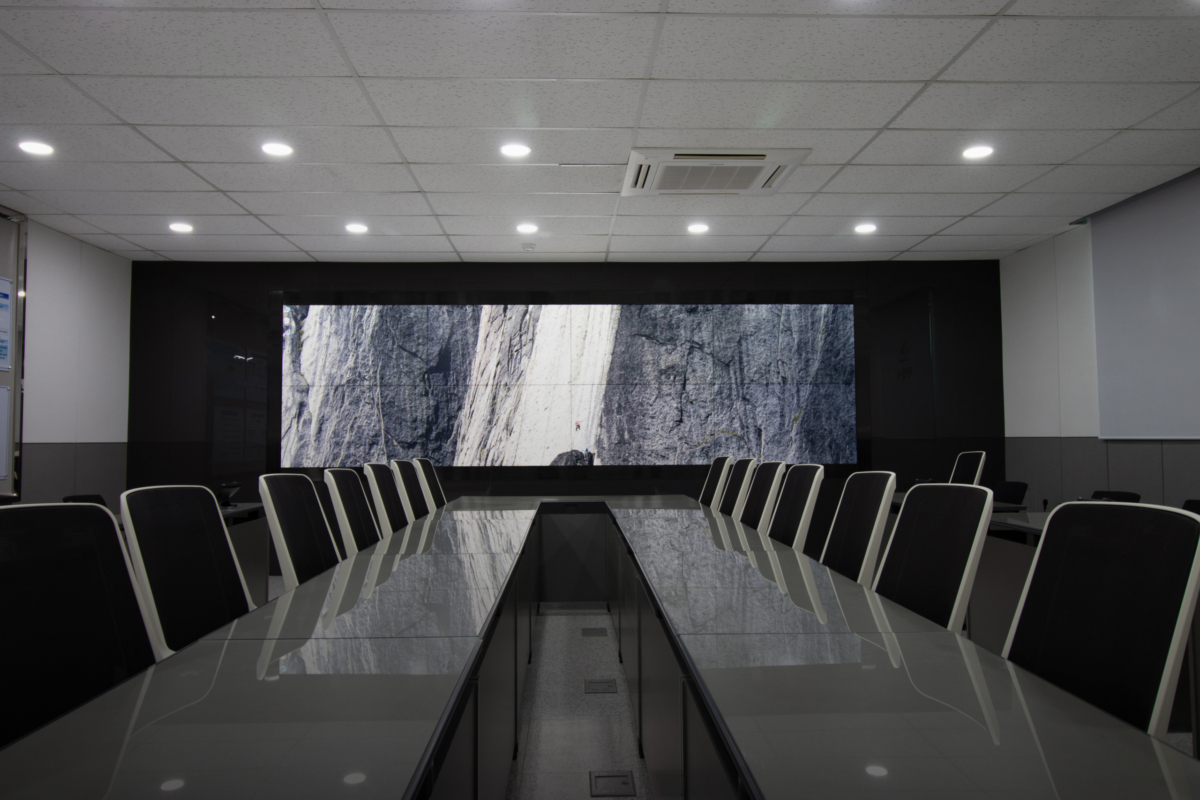Soluzioni LEDwall e display professionali per Sale Riunioni Moderne