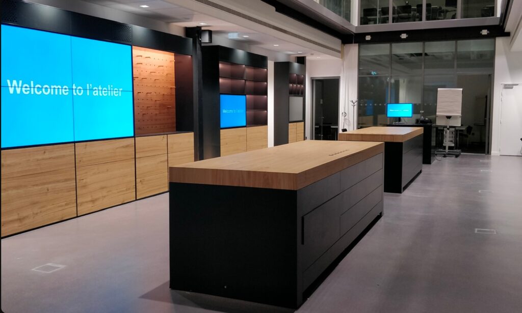 Uno showroom immersivo dove tecnologia ed interazione trasformano l’esperienza del visitatore: Atelier Hager, Parigi